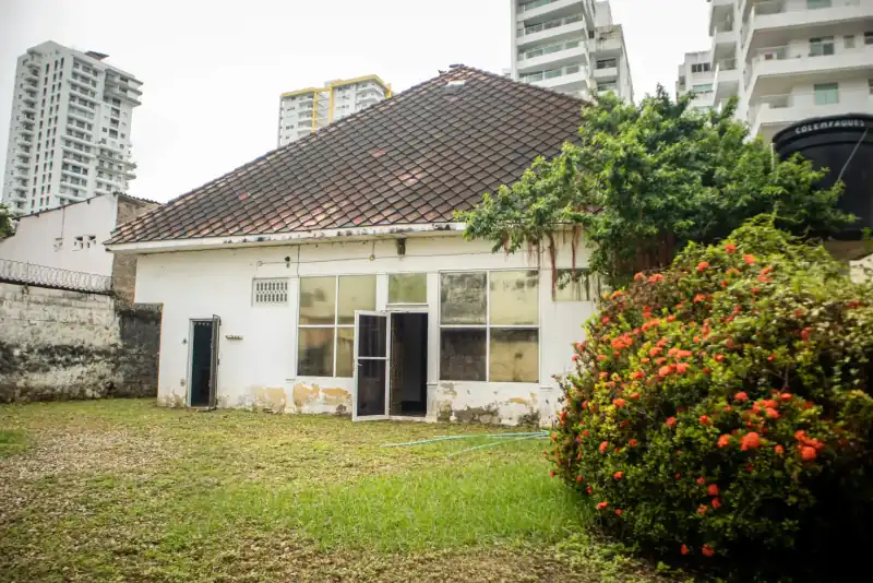 Patio - casa republicana en Manga